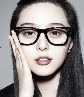 明星平光镜,时尚与实用的完美结合